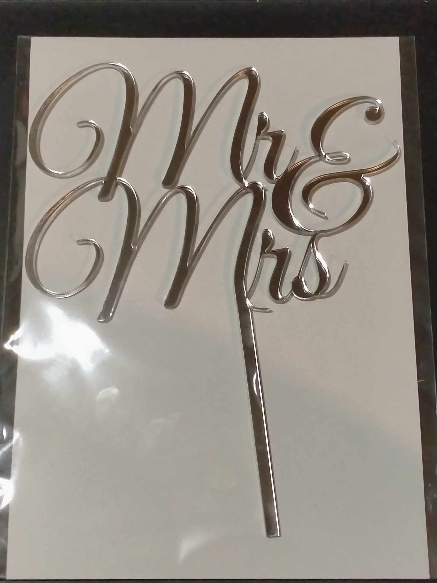Mr&Mrs - Script font - cake topper